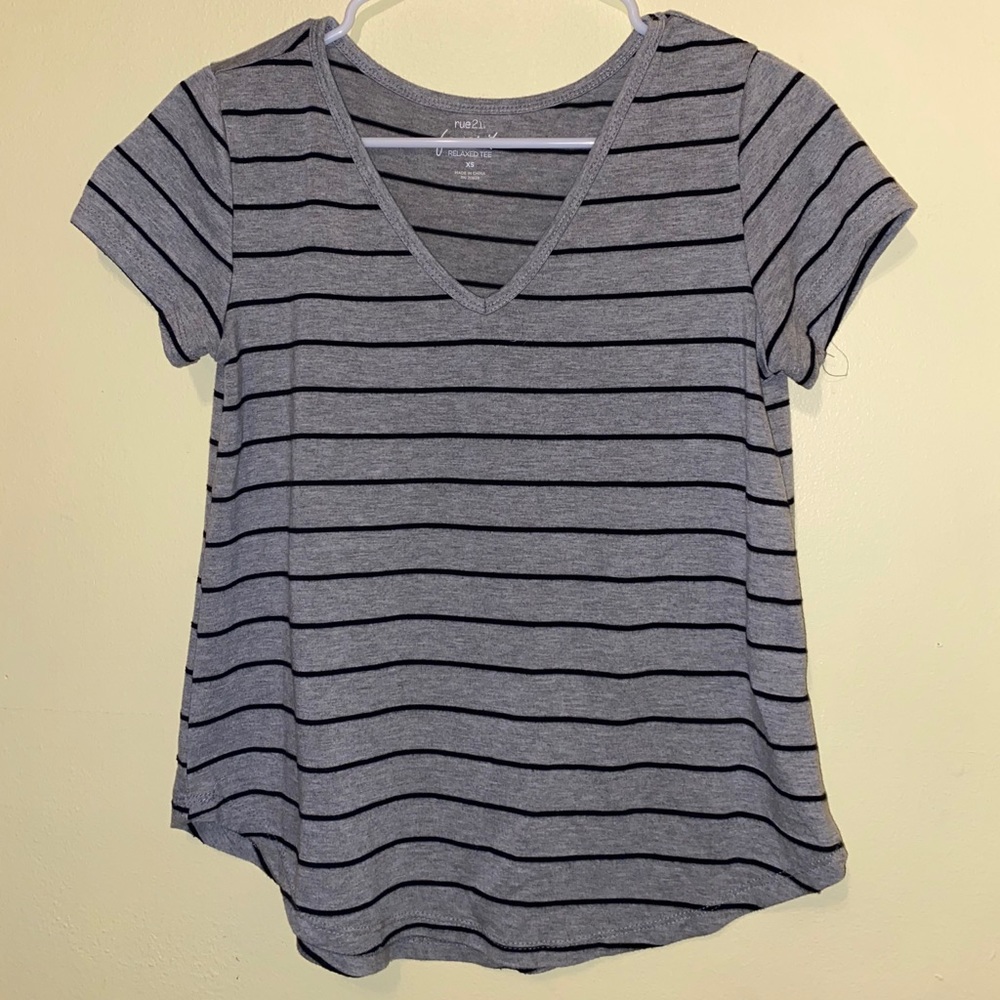 rue 21 black and grey shirt